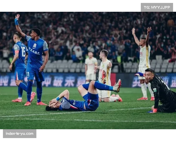 路易斯开场建功，申花中超比赛半场1比0领先新鹏城